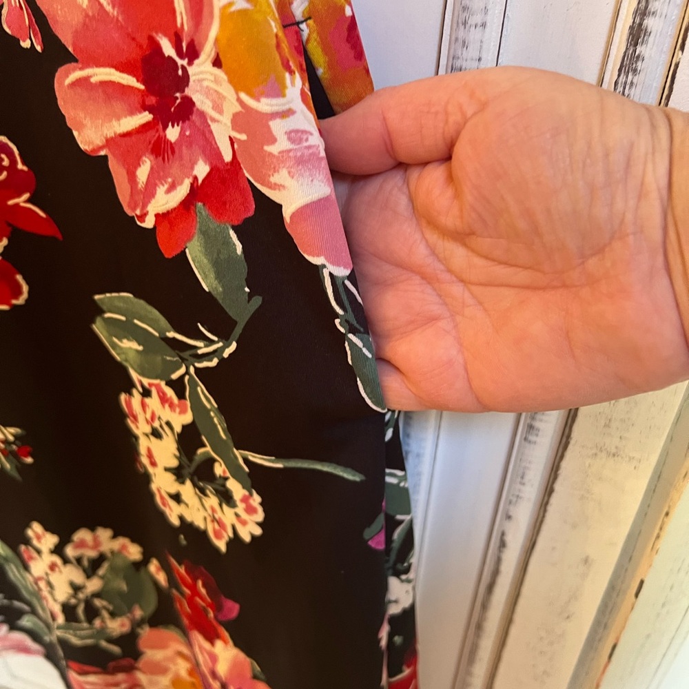 Black Floral Sleeveless Dress - Picture 4 of 6